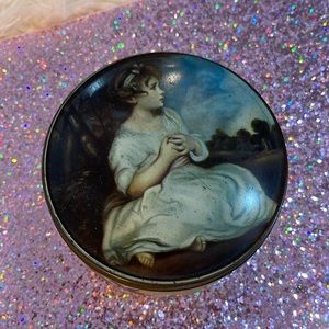 Vintage Thorne's Leeds, England The World's Premier Toffee Round Metal Tin